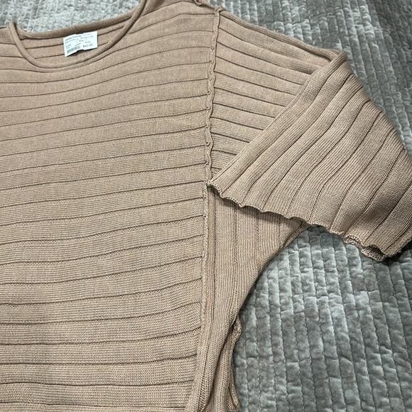 Boutique raw edge Wide ribbed sweater- L - Picture 2 of 7